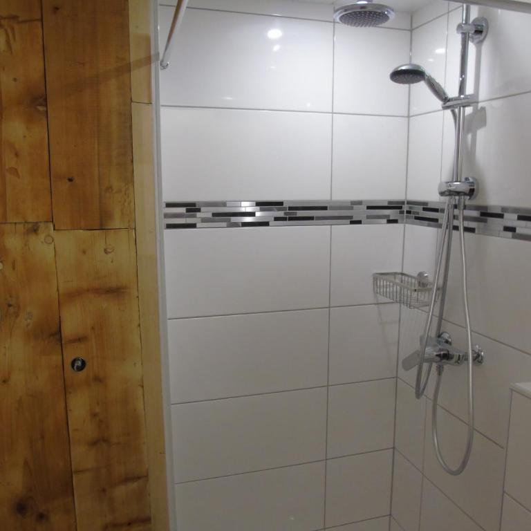 Room's chez BeNi - Doppelzimmer mit Balkon - 4
