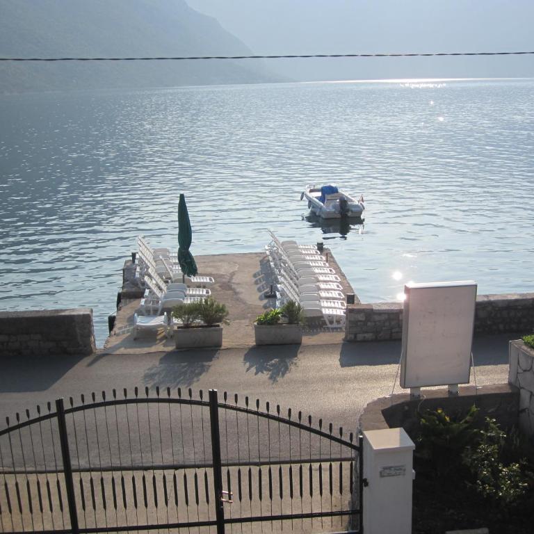 Apartments Iva - One-Bedroom Apartment with Terrace with Sea View - 2