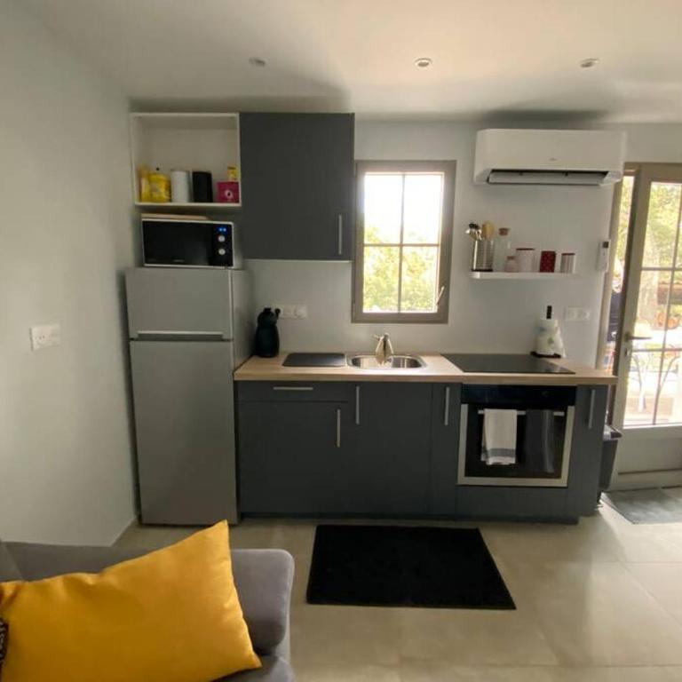 Appartement à cavalaire dans un domaine privé au rez-de-jardin - One-Bedroom Apartment - 14