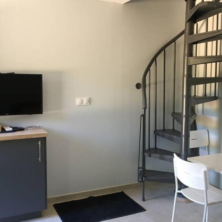 Appartement à cavalaire dans un domaine privé au rez-de-jardin - One-Bedroom Apartment - 26