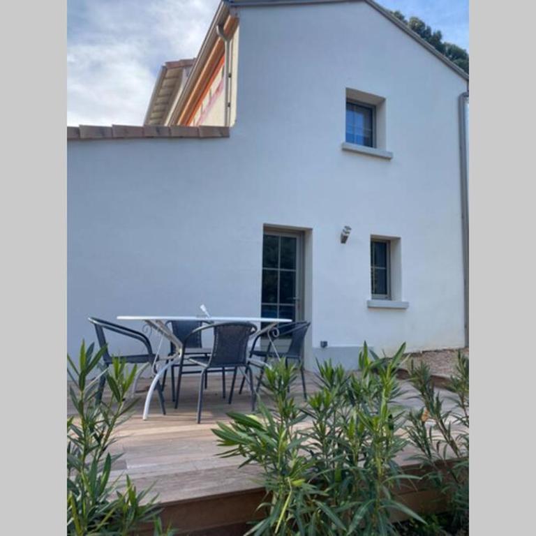 Appartement à cavalaire dans un domaine privé au rez-de-jardin - One-Bedroom Apartment - 27