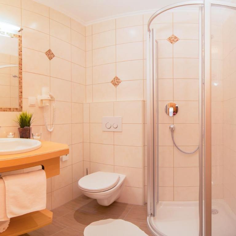 Pension am Rain - Doppelzimmer mit Balkon - 4