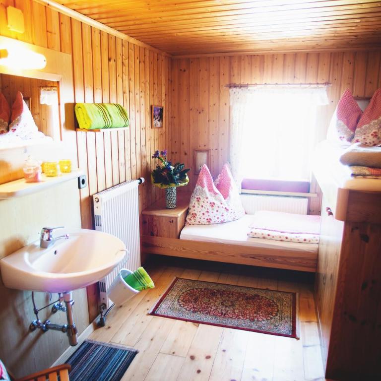 Krummholzhütte - Zweibettzimmer mit Gemeinschaftsbad - 3