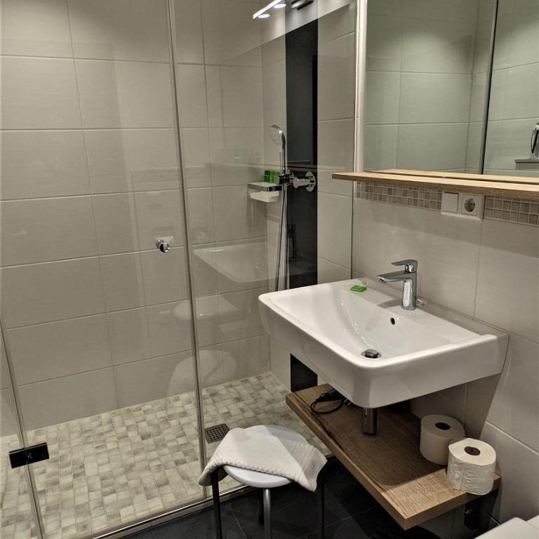 Ferienhaus Wetterstein - Apartment Gr. Waxenstein mit 2 Schlafzimmern - - 11