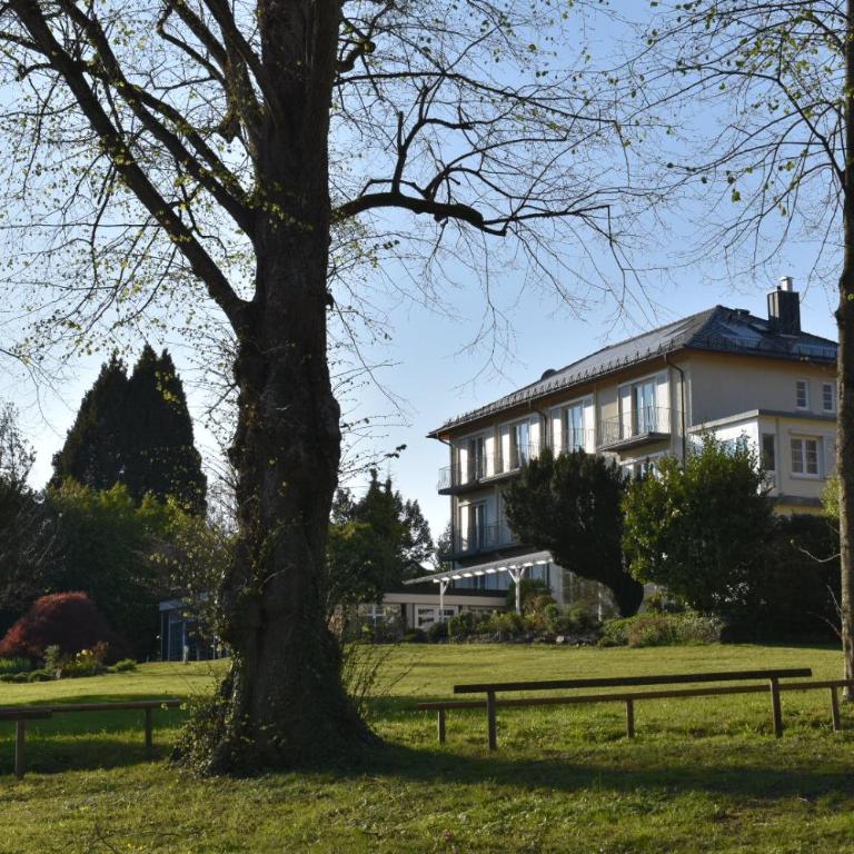 Hotel Lindenallee - Doppelzimmer mit Balkon und Parkblick - 14