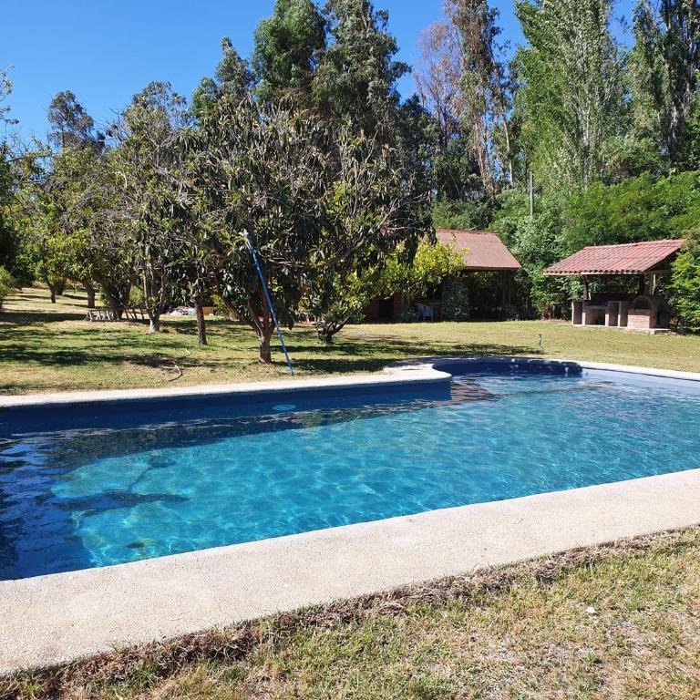 Parcela de 3 hectáreas con orilla de Lago - Casa de 4 dormitorios - 10