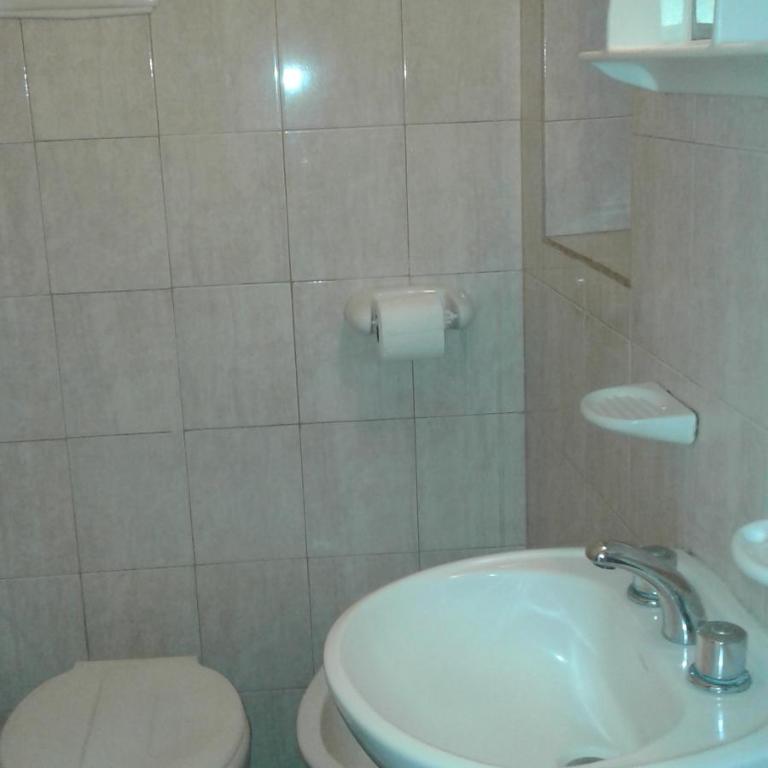 Hospedaje Toscana - Habitación Cuádruple con baño privado - 1