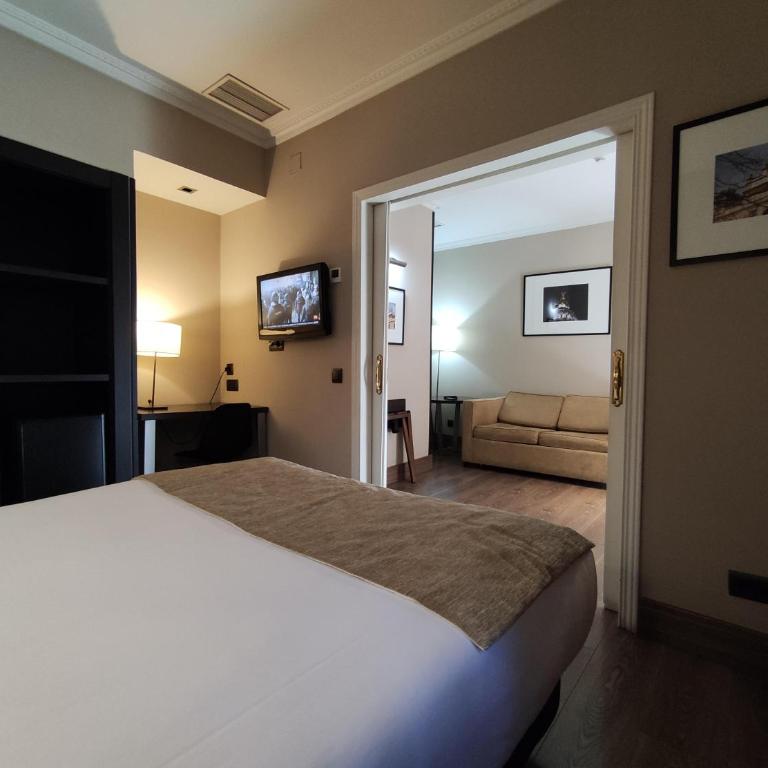 Hotel Cortezo - Family Room (2 Adults + 2 Children) - 6