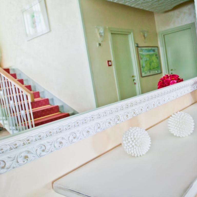Hotel Sporting - Camera Familiare con Bagno in Comune - 4