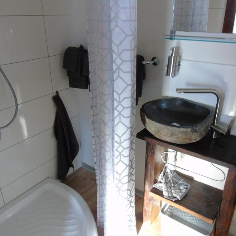 Room's chez BeNi - Doppelzimmer mit Balkon - 3