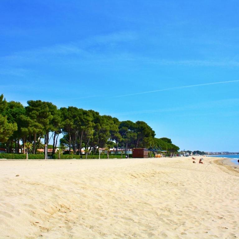 Meritxell seafront villa - Four-Bedroom House - 30