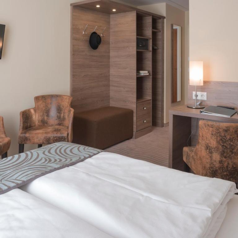 Hotel Schlicker - Kleines Zimmer mit Queensize-Bett und Klimaanlage - 3