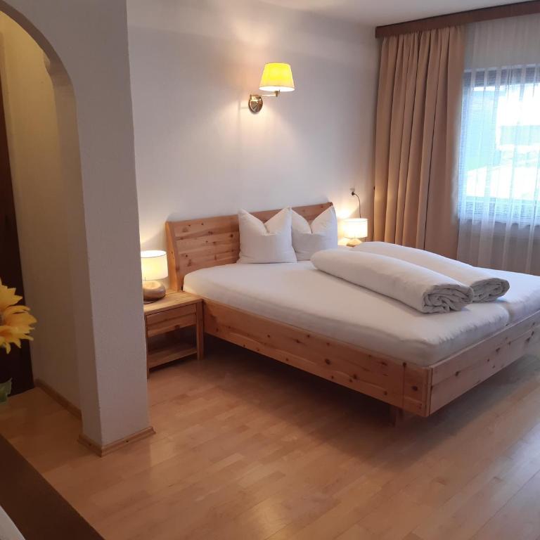 Landhaus Klausnerhof Hotel Garni - Familienzimmer mit Balkon - 4