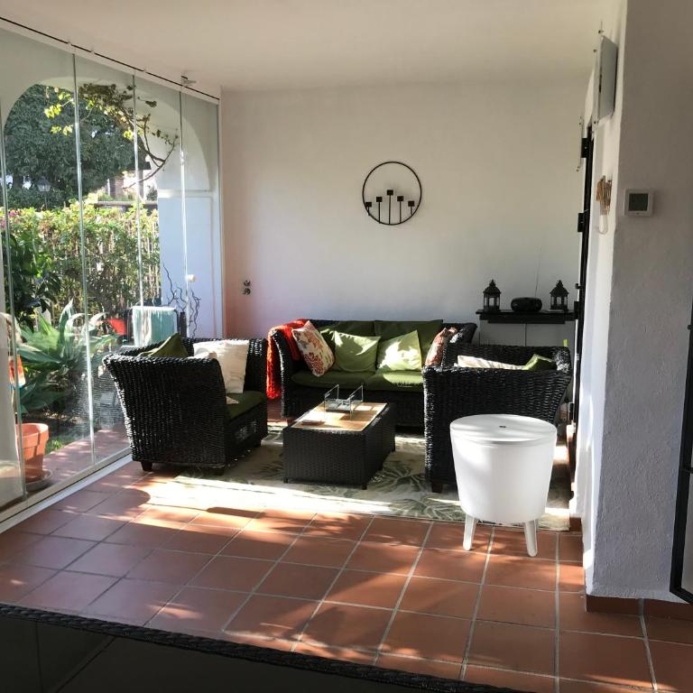 2 Bed Apartment - Sleeps 4 - Pool Patio Garden - Apartment - 1