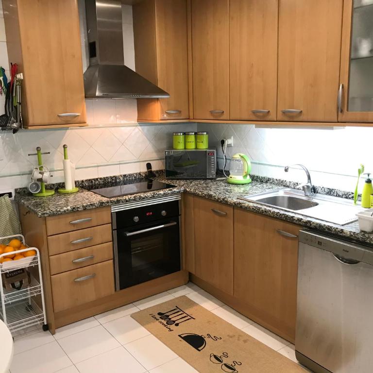 2 Bed Apartment - Sleeps 4 - Pool Patio Garden - Apartment - 3