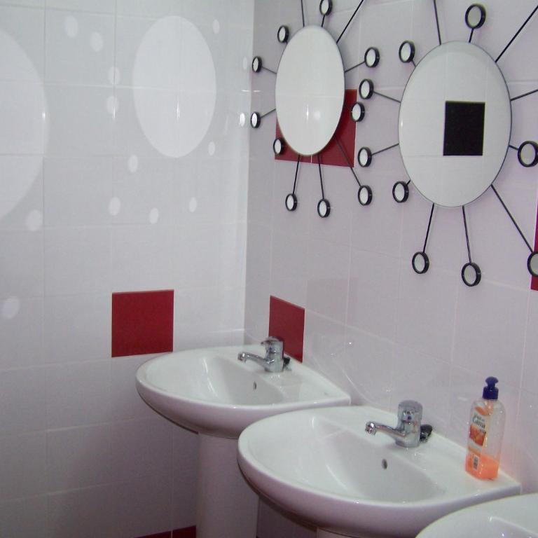 Bilbao Akelarre Hostel - Bed in 6-Bed Mixed Dormitory Room - 2