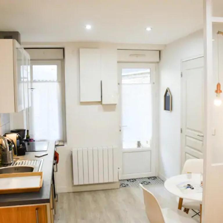 Gîte urbain ancienne écurie au centre ville et PARKING - Studio-Apartment - 10