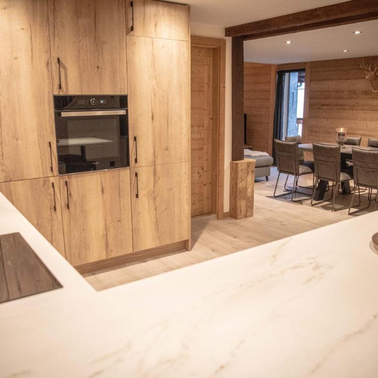 Nouveau et spacieux, Place de l'Eglise et terrasse privative - Appartement en Duplex - 22