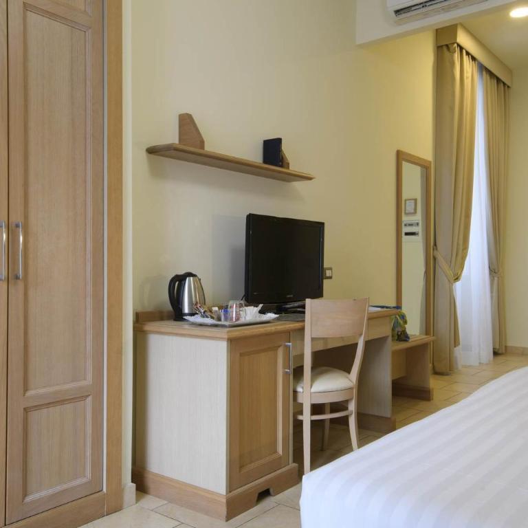 Domus Australia - Superior Triple Room - 5