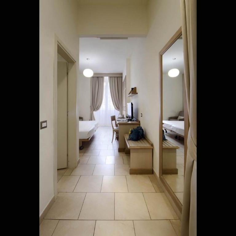 Domus Australia - Superior Triple Room - 7