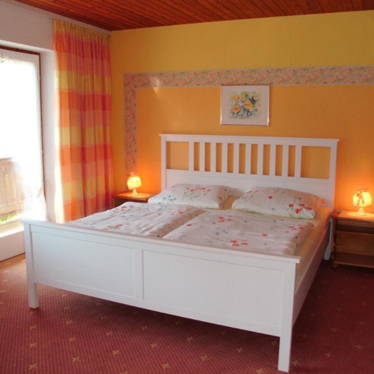 Ferienwohnungen Lackner - Chiemgau Karte - Apartment mit Aussicht und Balkon - 3