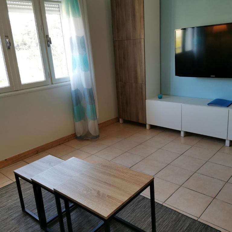 STUDIO 2 étoiles Rénové Proche des THERMES - Appartement 1 Chambre - 12