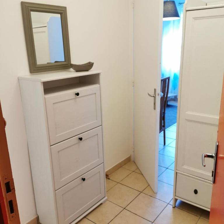 STUDIO 2 étoiles Rénové Proche des THERMES - Appartement 1 Chambre - 18