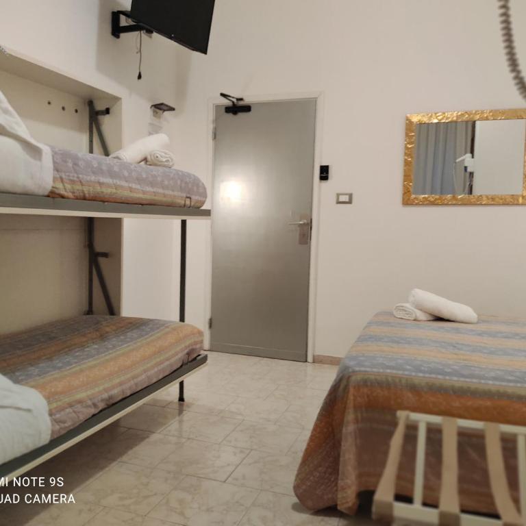 Kristalex Pet Friends Hotel - Camera Quadrupla con Bagno Privato - 1
