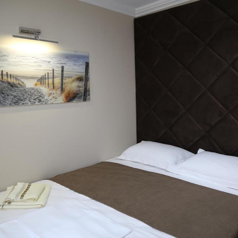 "HOLIDAY" apartments & rooms - Dvokrevetna Soba sa Bračnim Krevetom i Balkonom - 6