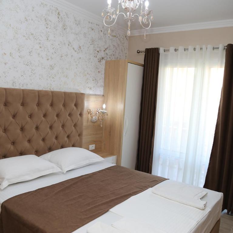 "HOLIDAY" apartments & rooms - Dvokrevetna Soba sa Bračnim Krevetom i Balkonom - 5