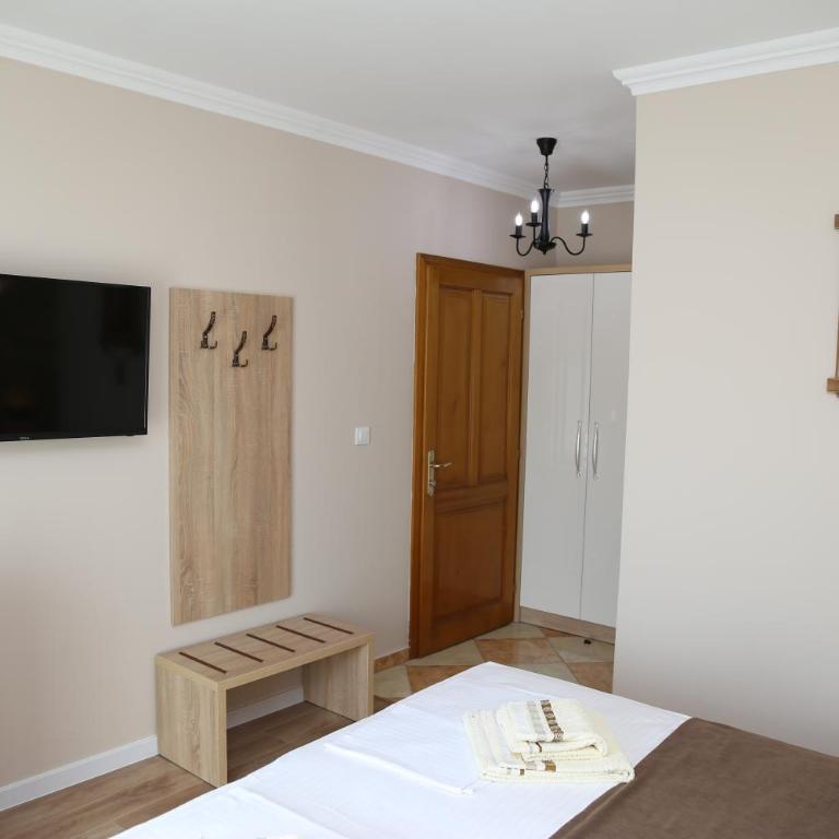 "HOLIDAY" apartments & rooms - Deluks Dvokrevetna Soba sa Bračnim Krevetom/Zasebnim Krevetima i Balkonom - 9