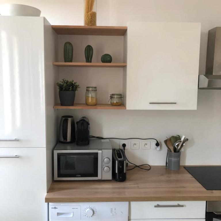 Magnifique Appartement 3 pièces Joliette Marseille PARKING PRIVATIF - Appartement 2 Chambres - 13