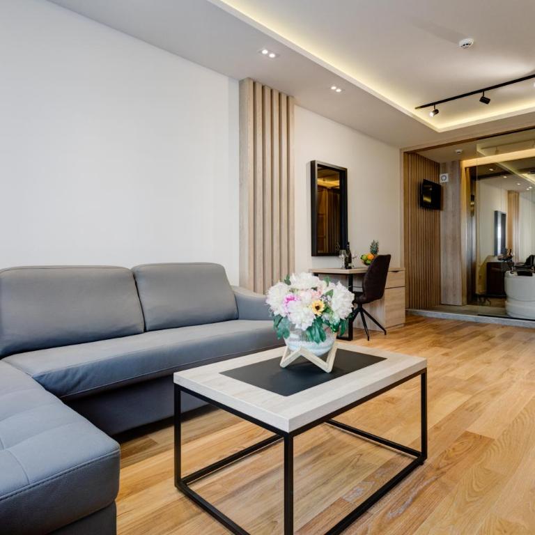 Apart Compliment - Queen Suite with Spa Bath - 14