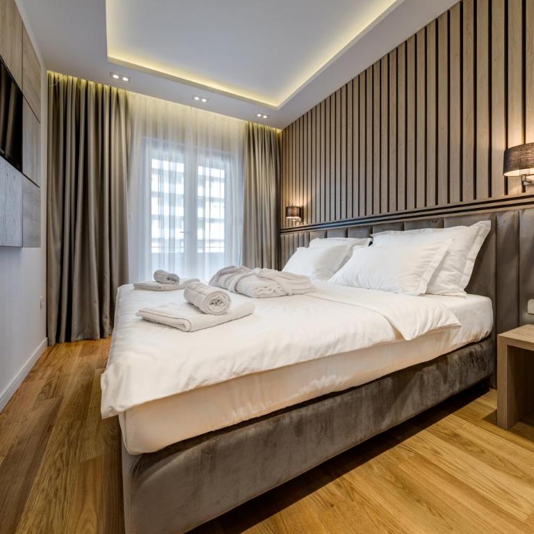 Apart Compliment - Queen Suite with Spa Bath - 1