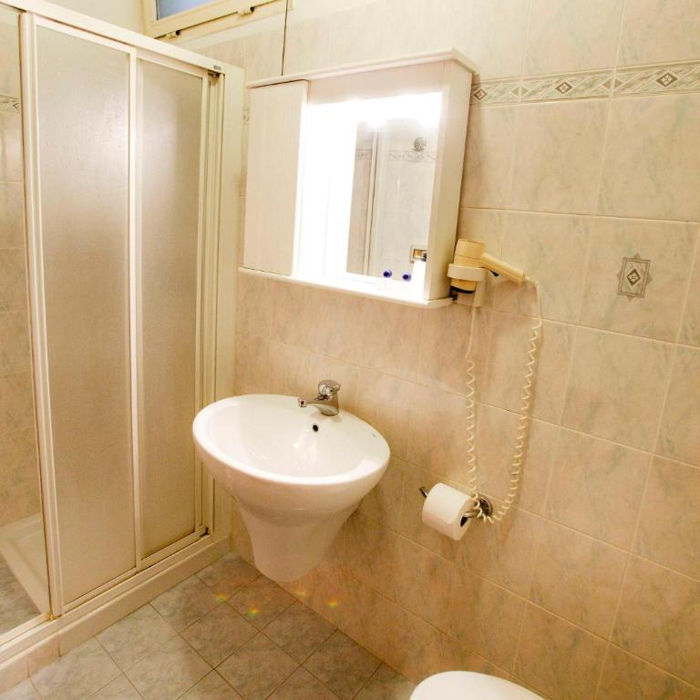 Hotel Adriatic - Camera Doppia con Letti Singoli con Bagno Privato Esterno - 4