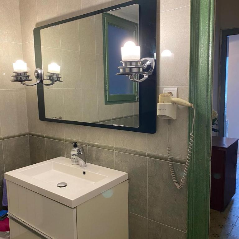 Barcelona Central Apartments - One-Bedroom Apartment - 12