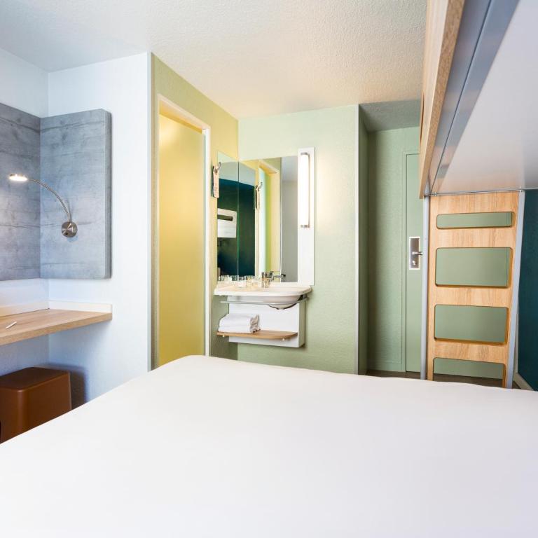 ibis budget Bordeaux Centre - Gare Saint Jean - Chambre avec 1 Lit Queen-Size et 1 Lit Superposé - 8