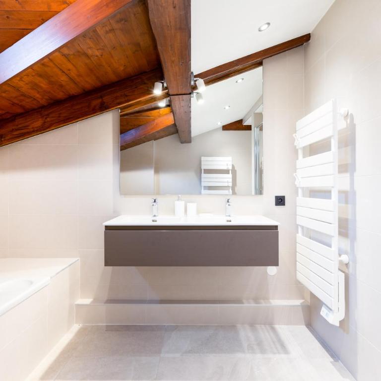 Chalet Les Praz - 280sqm - Sauna Cinema Fitness - 5 Bedrooms in Heart of Les Praz - By Cozee Rentals - Chalet - 30
