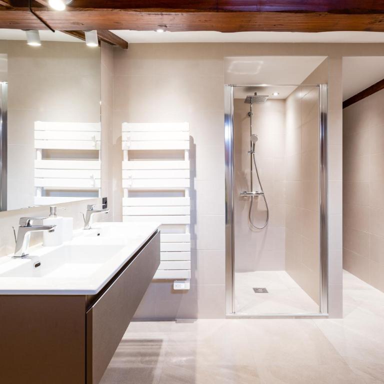 Chalet Les Praz - 280sqm - Sauna Cinema Fitness - 5 Bedrooms in Heart of Les Praz - By Cozee Rentals - Chalet - 29