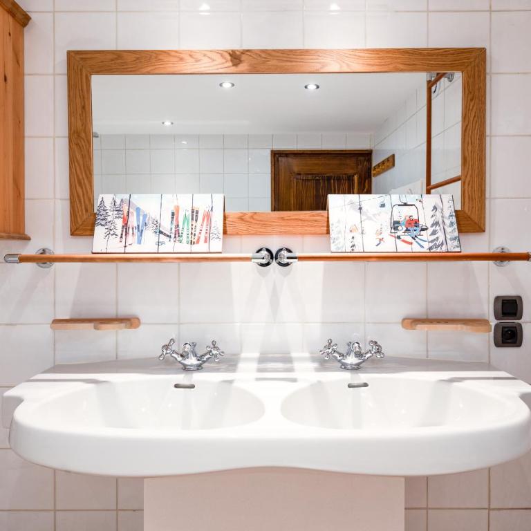 Chalet Les Praz - 280sqm - Sauna Cinema Fitness - 5 Bedrooms in Heart of Les Praz - By Cozee Rentals - Chalet - 37