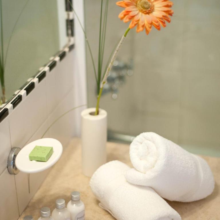 Postales Green Aparts - Chacras de Coria - Habitación Doble Deluxe con bañera - 9