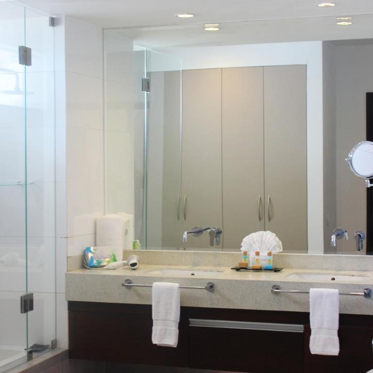 VPX Hotel - King Suite - 3