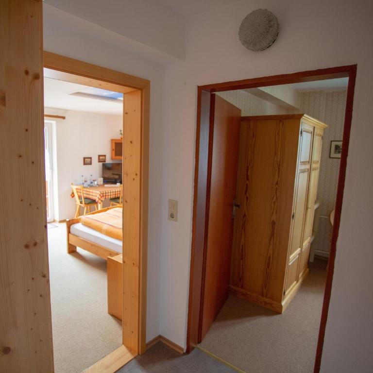 Gästehaus Madsack - Chiemgau Karte - Doppelzimmer mit Balkon - 4