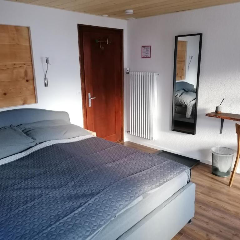 Room's chez BeNi - Doppelzimmer mit Balkon - 4