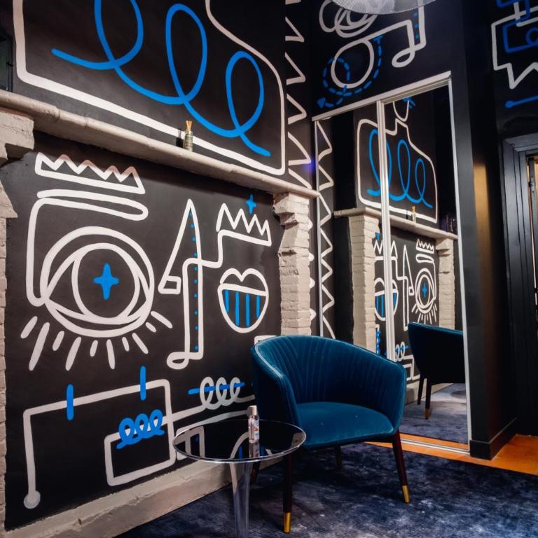 room five - parking, balnéothérapie, place nationale, un havre de paix - Appartement 1 Chambre - 1