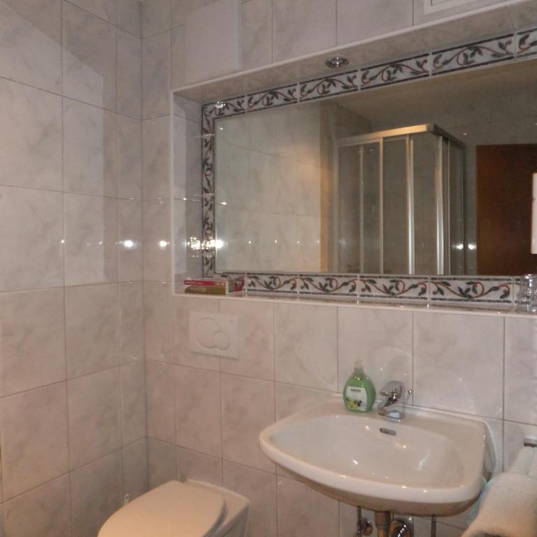 Apart-Pension Oberreiter - Comfort Doppel-/Zweibettzimmer mit Balkon - 2