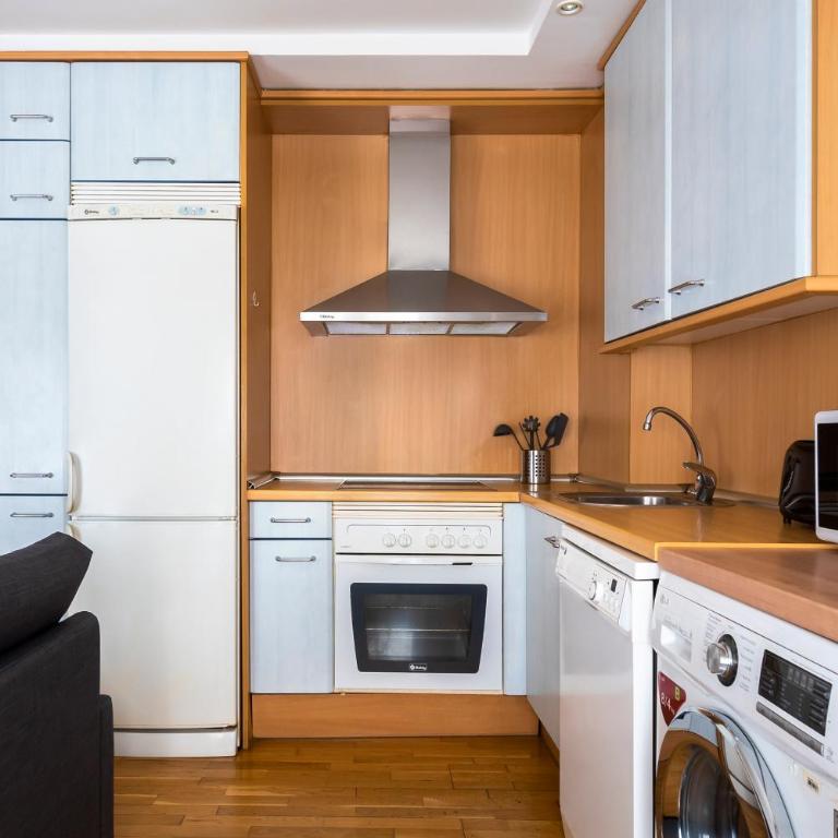 Piso en c/ Casta Álvarez - Apartamento de 1 dormitorio - 3