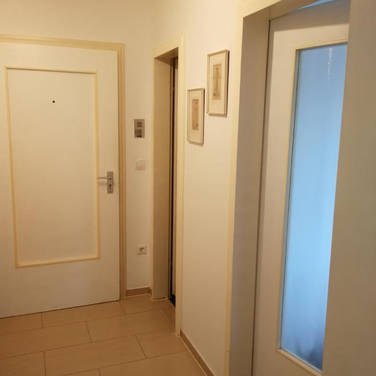 Central-Apt at Lake, CityCenter 5min, Fair 18min!!! - Apartamento con terraza - 3
