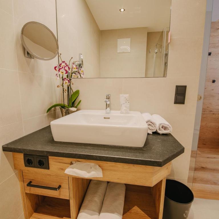 Loisi's Boutiquehotel - Standard Doppelzimmer mit Bergblick - 4