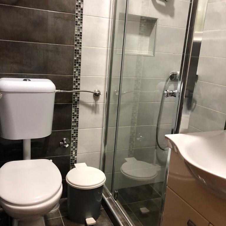 "HOLIDAY" apartments & rooms - Dvokrevetna Soba sa Bračnim Krevetom i Balkonom - 3